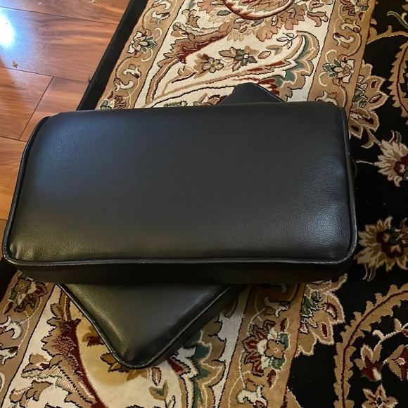 Bundle of 2 couch pillows - Picture 1 of 3